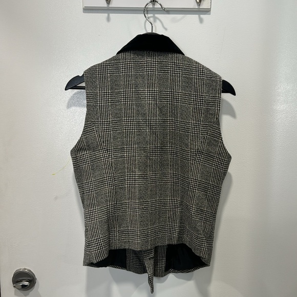 Alanni by Donnybrook Vest - Picture 6 of 6